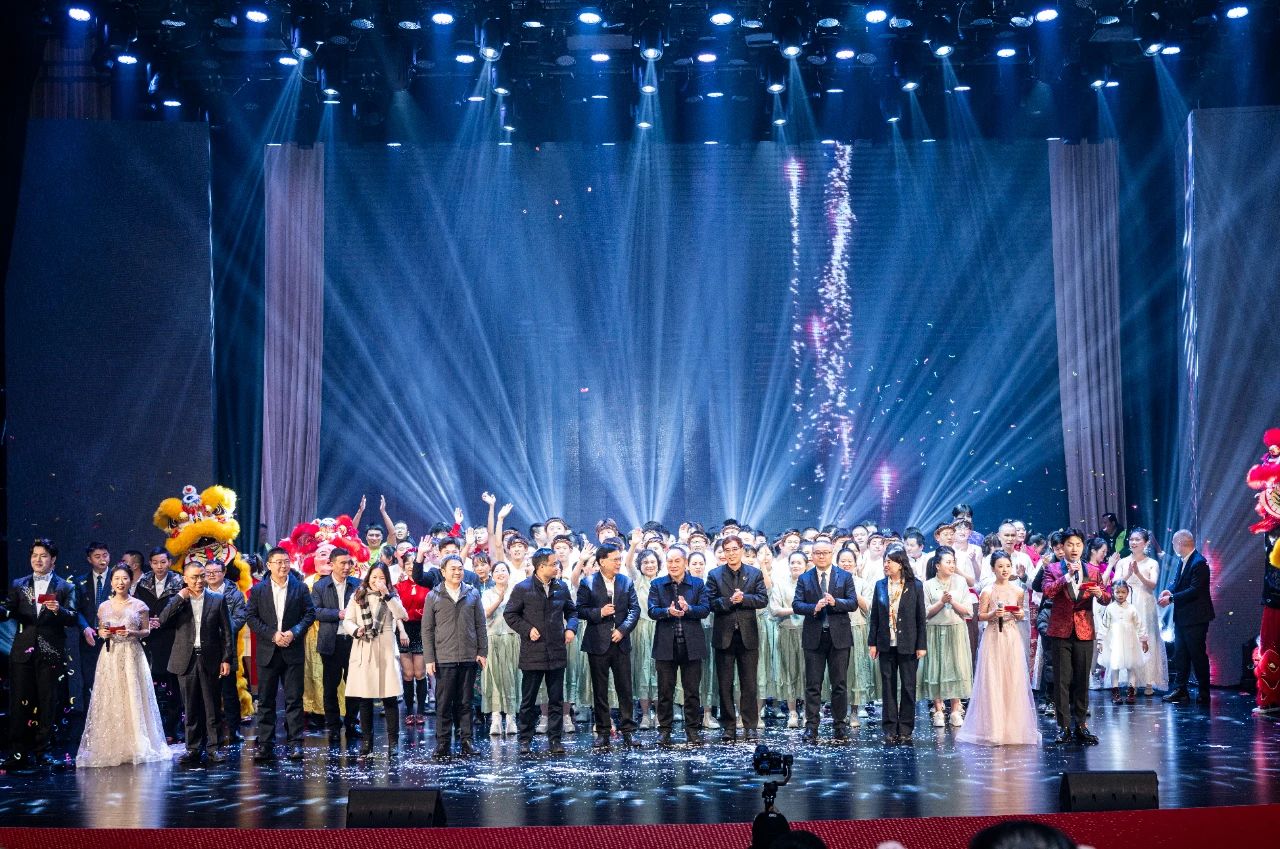 重庆机床集团举办2024年度“建功重机·年度先进”颁奖典礼暨“星耀2025”迎春联欢会